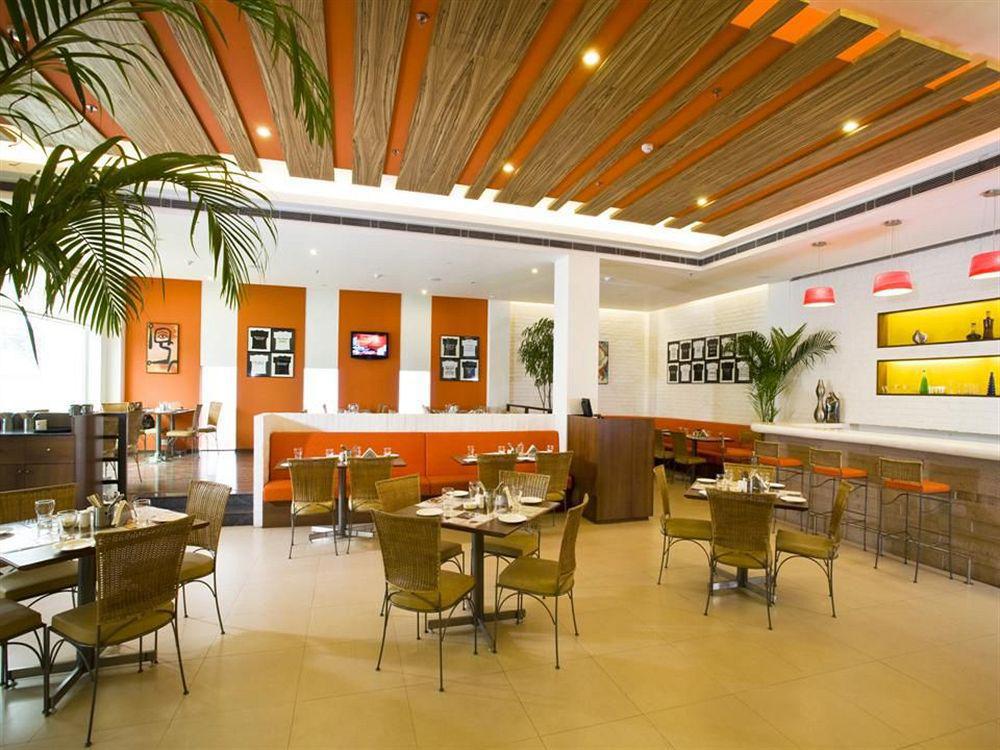 Lemon Tree Hotel, East Delhi Mall, Kaushambi Ghaziabád Restaurace fotografie